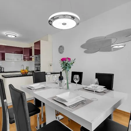 Linea شقة ماكارسكا