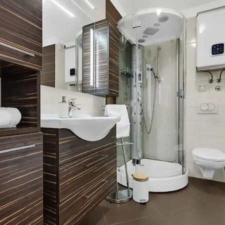 Linea * Макарська