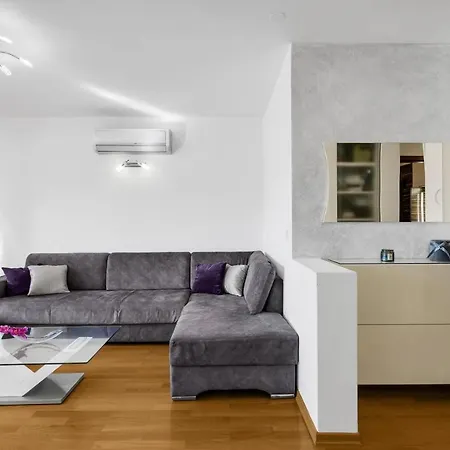 Linea * ماكارسكا